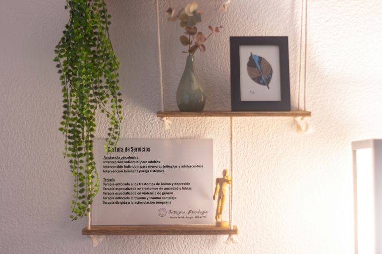 English psychologist Malaga office Integria Psicologia